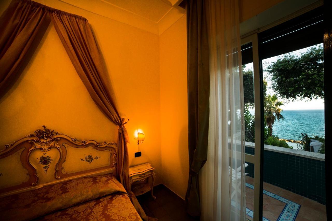 Grande Albergo Miramare フォルミア エクステリア 写真